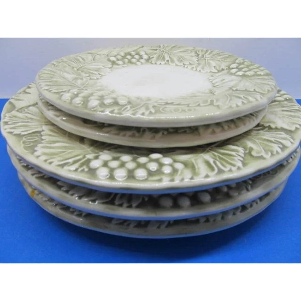 Williams Sonoma Napa Sage Embossed Lot 3 Salad Plates & 2 Saucers